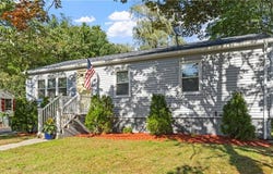 25 Douglas Circle, Smithfield, RI 02828