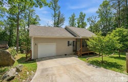 138 Lone Eagle Lane, Hendersonville, NC 28739