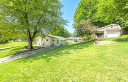 122 Pinecrest Drive, Jonesville, MI 49250