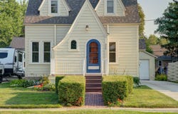 335 W 2nd St, Oconomowoc, WI 53066