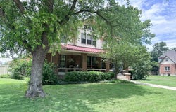 323 N Main St, Pratt, KS 67124