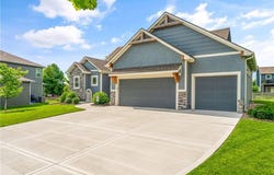 21025 W 225th Terrace, Spring Hill, KS 66083