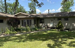 403 N 10TH Street, Clinton, IA 52732