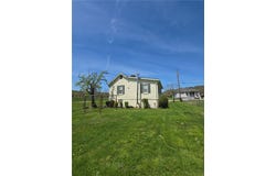 15 Naomi St, Washington Twp, PA 15438