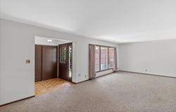 5300 Woodbridge Ln, Greenfield, WI 53221