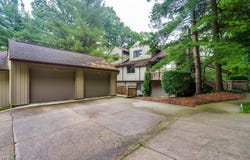582 Meredith Lane, Cuyahoga Falls, OH 44223
