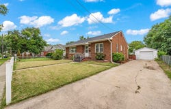 318 E Edison Avenue, Des Moines, IA 50315