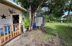 27 Las Palmas Dr, Edgewater, FL 32132