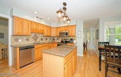 31 Dunwoodie Road, Bethlehem, NY 12077