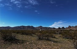 3129 S Peridot Road, Golden Valley, AZ 86413