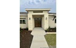 177 Pine Valley Dr, La Vernia, TX 78121