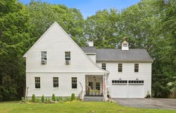 2 Valley Avenue, Falmouth, ME 04105