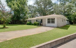 200 Ricky Dr, PALESTINE, TX 75803