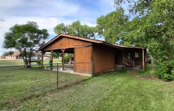 400 W Criner Street, Grandview, TX 76050
