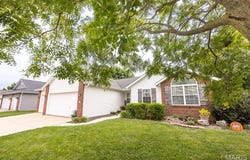98 Stonebrooke, Troy, IL 62294