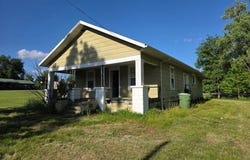 905 Mcclintock Avenue, Johnston City, IL 62951