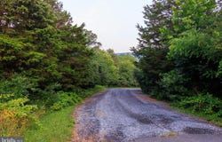30 WAVERLY DRIVE, STRASBURG, VA 22657