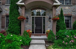 8889 Lake Glen Court, Clarence, NY 14032