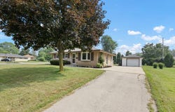 W178n8752 Hope Ln, Menomonee Falls, WI 53051