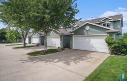 5300 W Sourwood Pl, Sioux Falls, SD 57107-0300