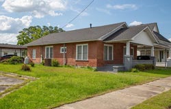 199 Anthony/Oak Sts, Baxley, GA 31513
