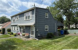 75 W Henry Place, Iselin, NJ 08830