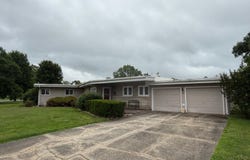 511 Montgomery Circle, Carmi, IL 62821