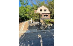 709 Charles St, Carnegie, PA 15106