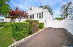 43 Breyer Avenue, Bridgeport, CT 06606