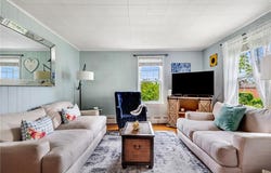 25 Renfrew Avenue, Middletown, RI 02842