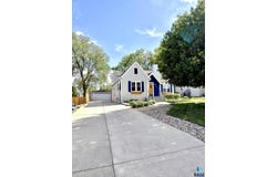 219 E 33rd St, Sioux Falls, SD 57105