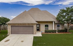 5259 Fox Hunt Dr, Zachary, LA 70791