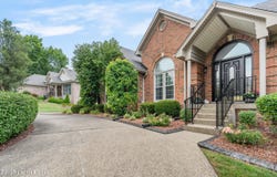 4607 Dove Lake Ct, Louisville, KY 40299
