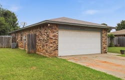 221 W Strasburg Way, Mustang, OK 73064