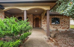 1705 Valencia Dr, Kerrville, TX 78028