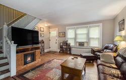 1019/1021 N Michigan Avenue, Howell, MI 48843