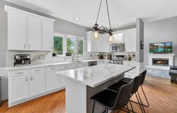 941 Par Drive, Algonquin, IL 60102