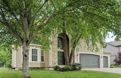 11412 S Lakecrest Drive, Olathe, KS 66061