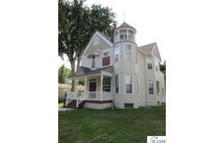 804 S 4th Street, St. Peter, MN 56082