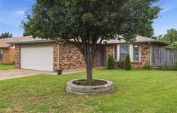 221 W Strasburg Way, Mustang, OK 73064