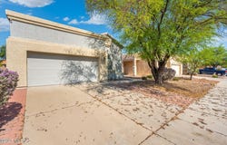 2221 N Avenida Tabica, Green Valley, AZ 85614