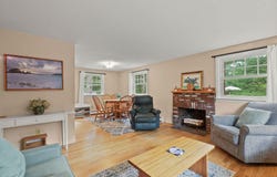 566 County Road, Pocasset, MA 02559