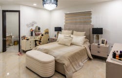 8886 NW 187th St, Miami, FL 33018