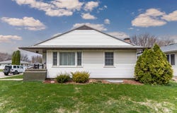 209 G Avenue, Grundy Center, IA 50638