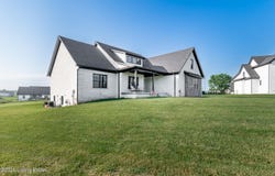 121 Liam Ct, Shepherdsville, KY 40165