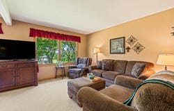 N1955 Parkview Cir, Palmyra, WI 53156