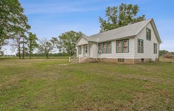 Waldenburg, AR 72475