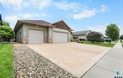 4100 W 89th St, Sioux Falls, SD 57108