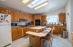 3700 BABCOCK LN, Eugene, OR 97401