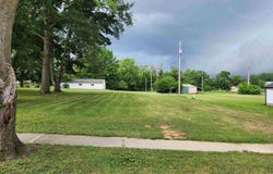 208 W 5TH Street, Ina, IL 62846